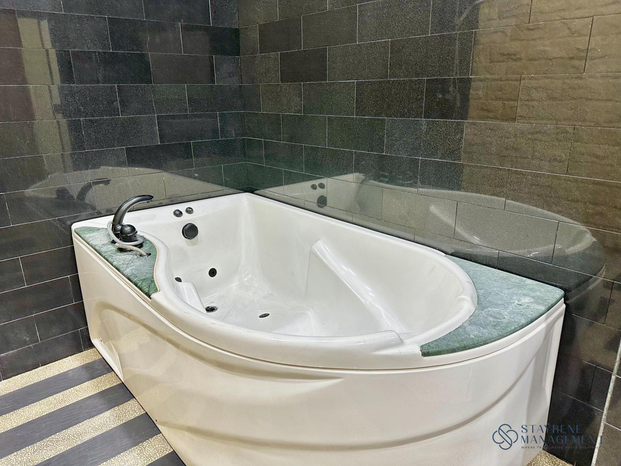 Mount Austin Landed 16pax Karaoke Jacuzzi Bbq By Stayrene Johor Bahru