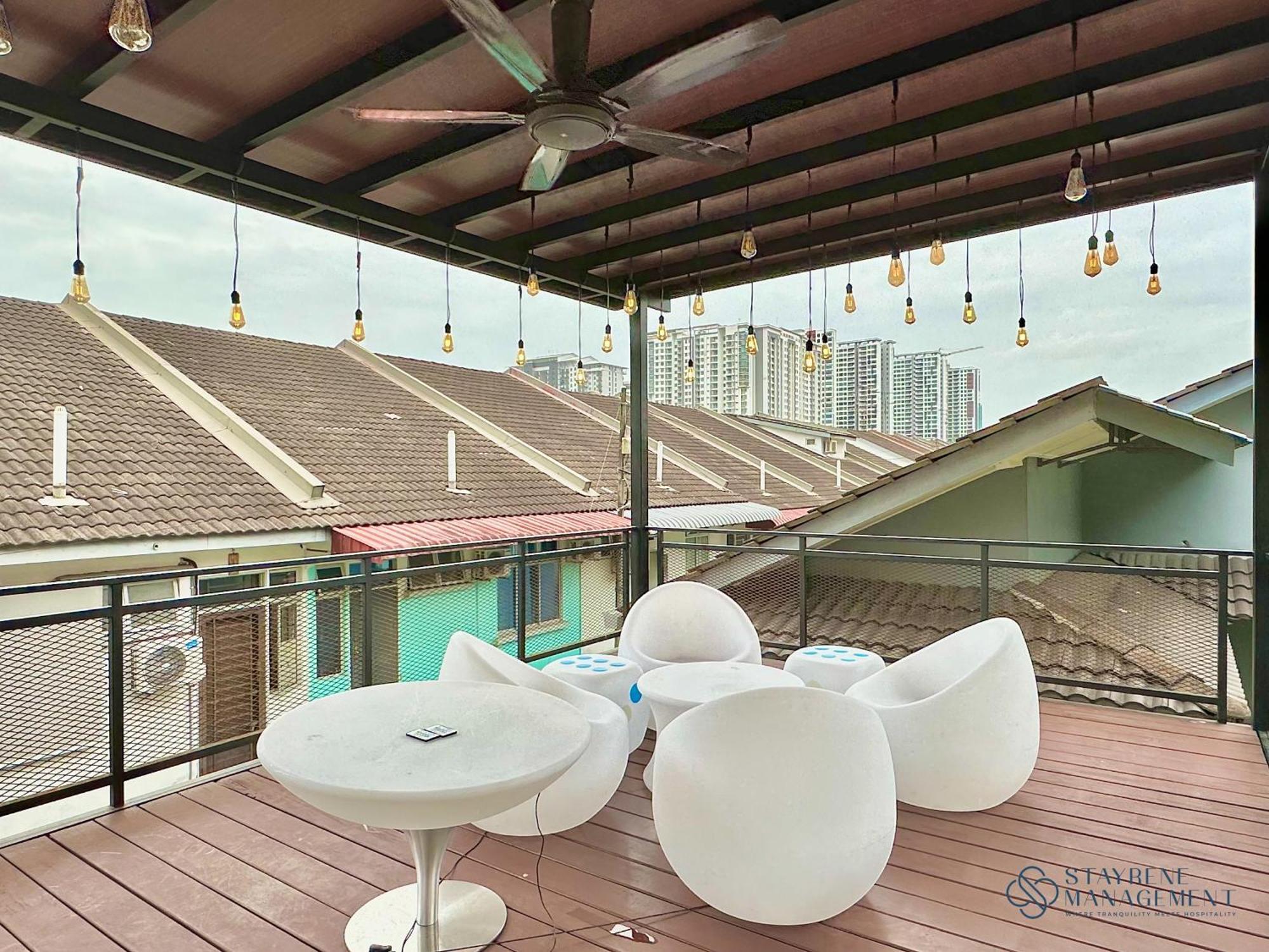 Mount Austin Landed 16pax Karaoke Jacuzzi Bbq By Stayrene