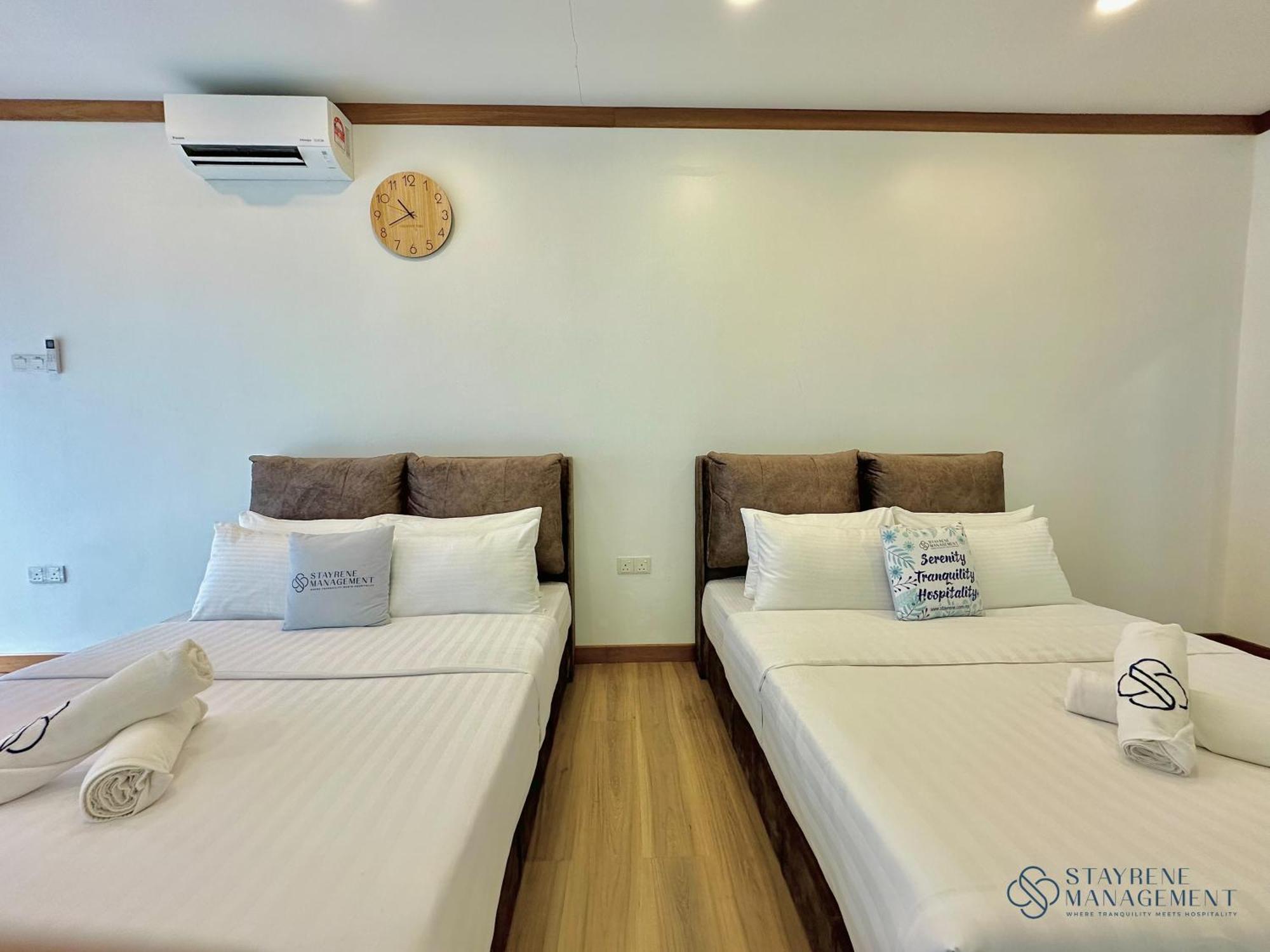 Rumah liburan Mount Austin Landed 16pax Karaoke Jacuzzi Bbq By Stayrene *