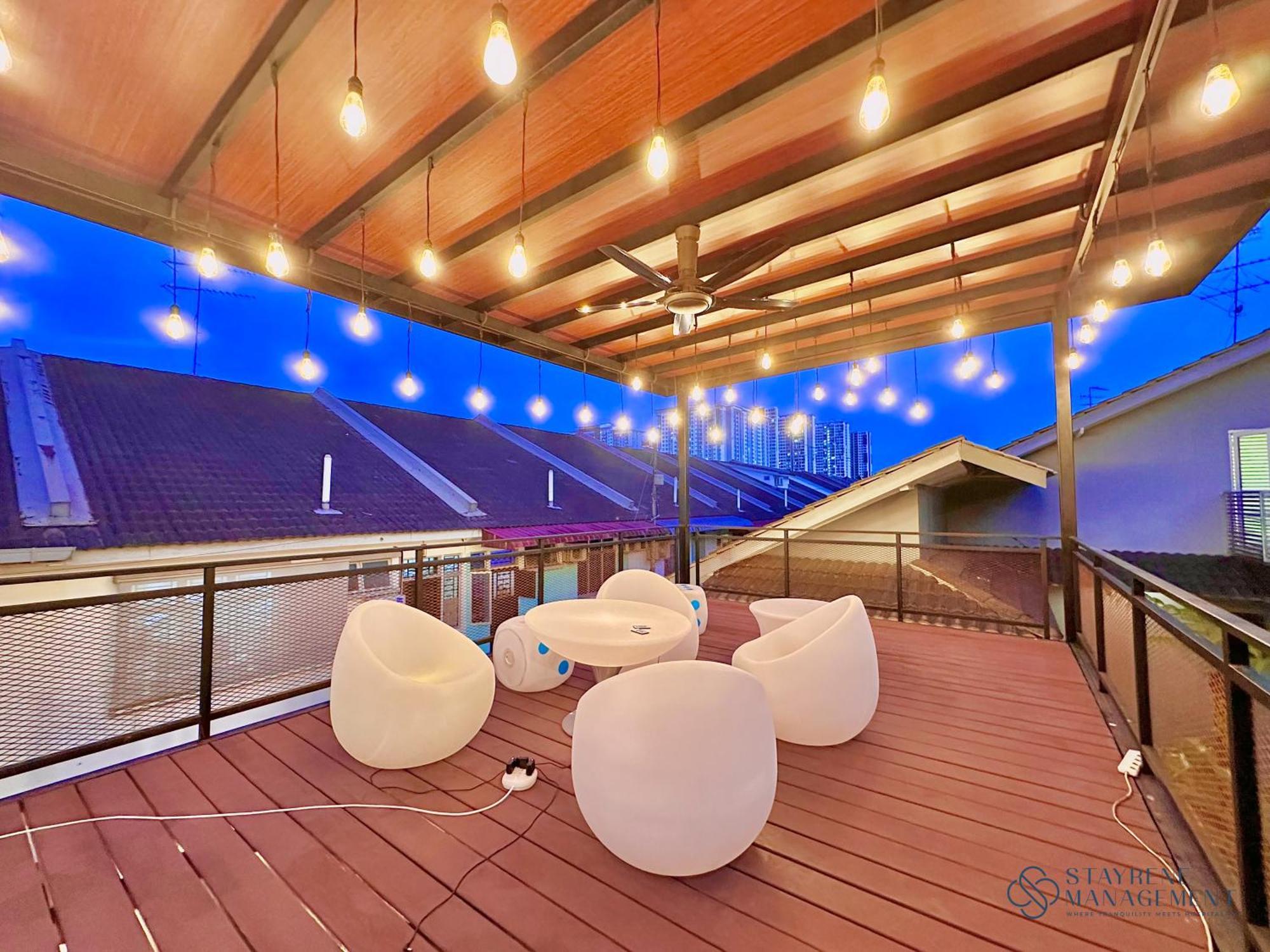 Mount Austin Landed 16pax Karaoke Jacuzzi Bbq By Stayrene Rumah liburan Johor Bahru