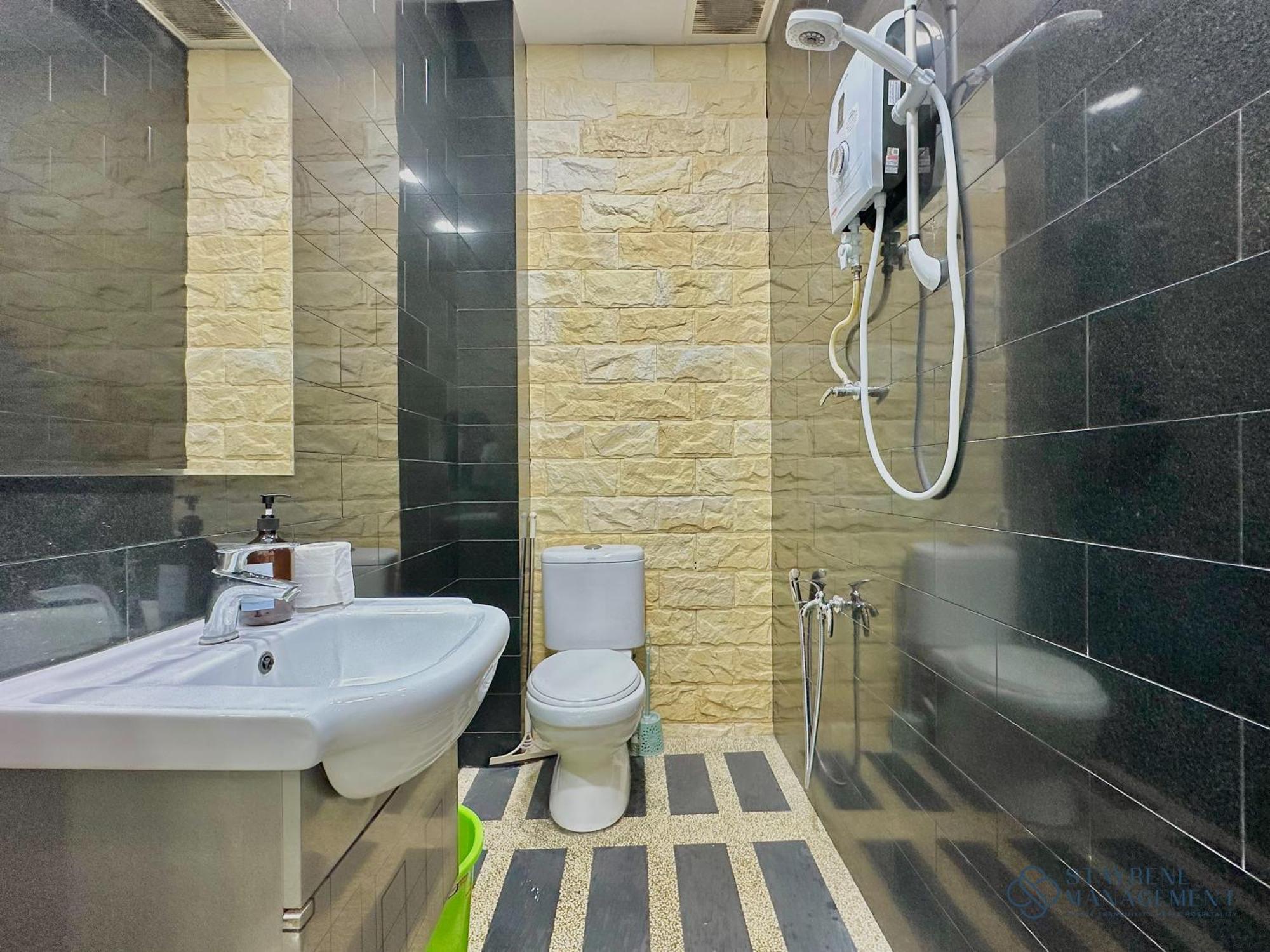Mount Austin Landed 16pax Karaoke Jacuzzi Bbq By Stayrene Rumah percutian Johor Bahru