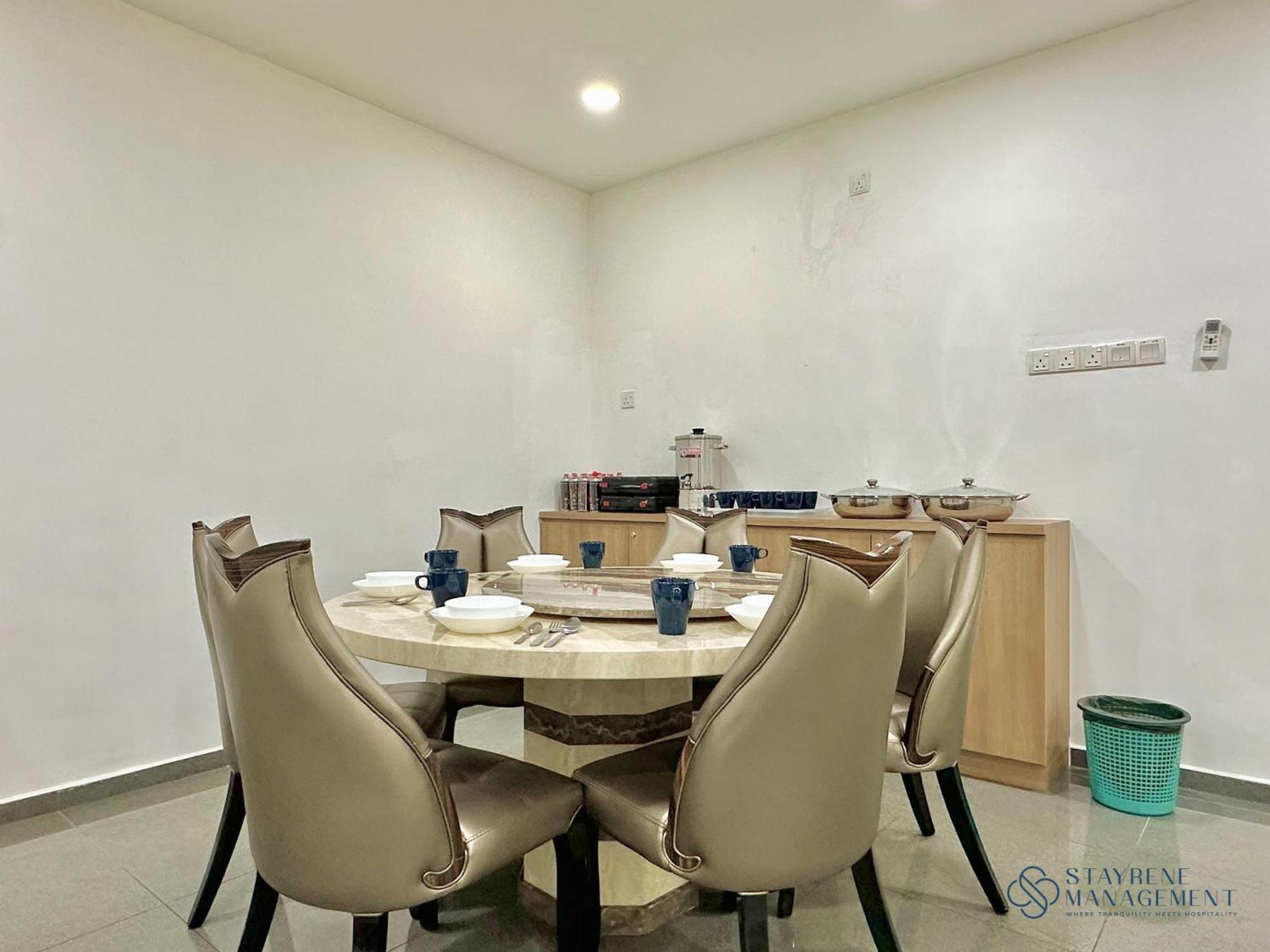 Rumah percutian Mount Austin Landed 16pax Karaoke Jacuzzi Bbq By Stayrene